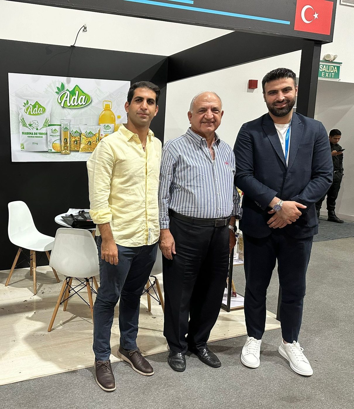Ada Food iş ortaklarıyla fuar standında